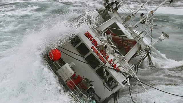 El pesquero Divina del Mar, embarrancado en Porto do Son. LAVANDEIRA JR.