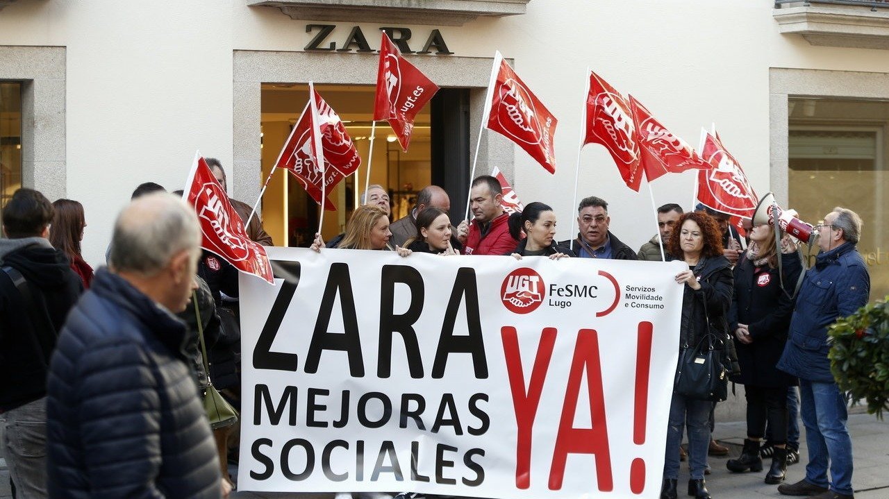 Protesta para exigir mejoras sociales en Zara. ARCHIVO