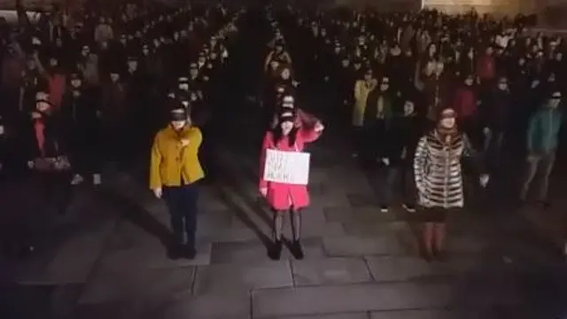 Un momento de la performance 'Un violador en tu camino' en Santiago. EP