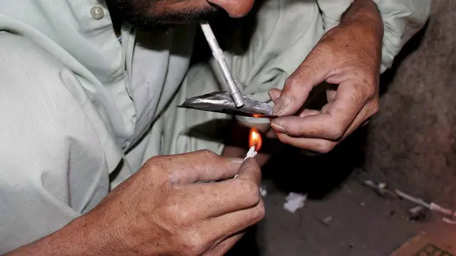 Una persona consume heroína.AEP