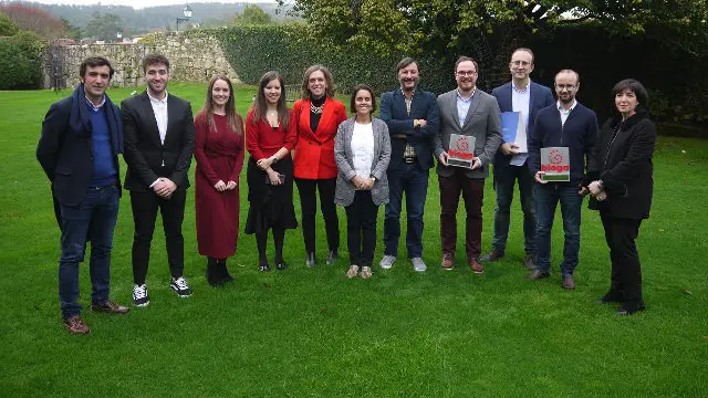 Los ganadores de VII Premios Bioga, la directora de Gain y el equipo de Bioga. EP