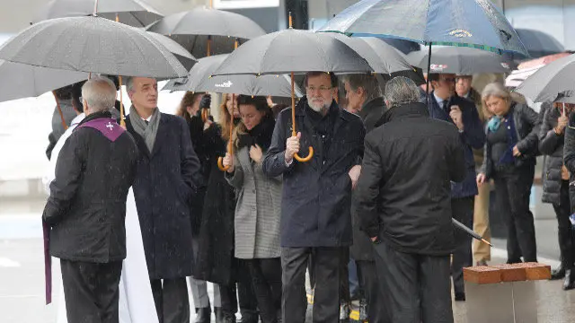 Familiares e amigos arrouparon a Rajoy e Millán Mon. GONZALO GARCÍA