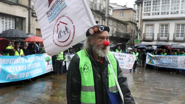 Manifestación en Santiago por las pensiones. EFE