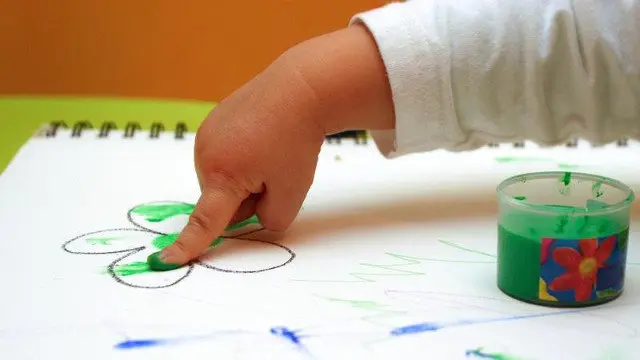 Un neno nunha escola infantil. ARQUIVO