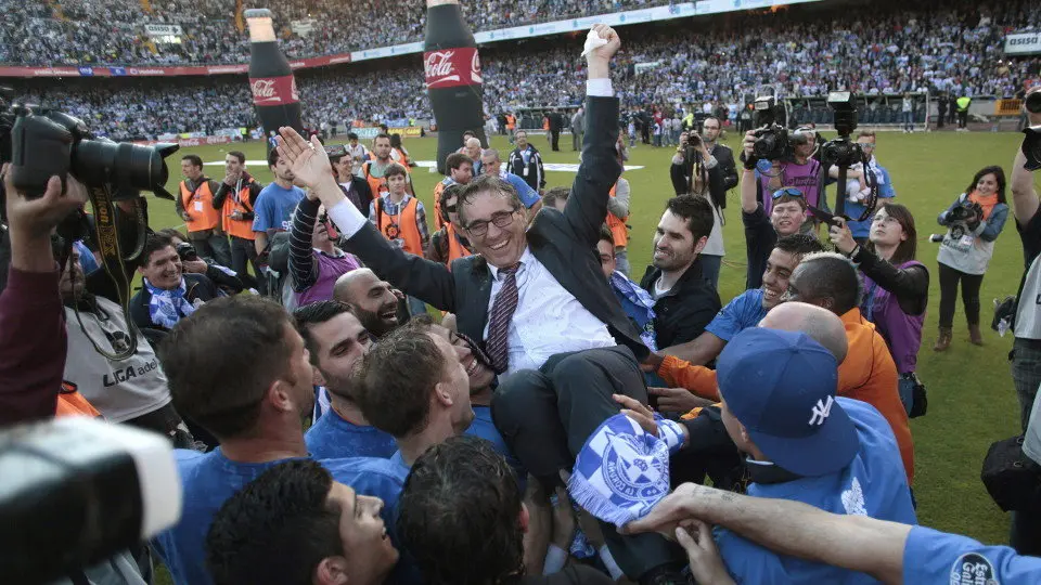 Fernando Vázquez, tras conseguir o ascenso co Dépor. ARQUIVO