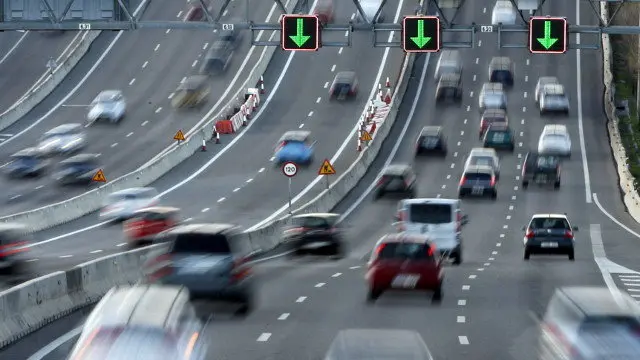 Día da operación saída dunha ponte da Constitución. EFE