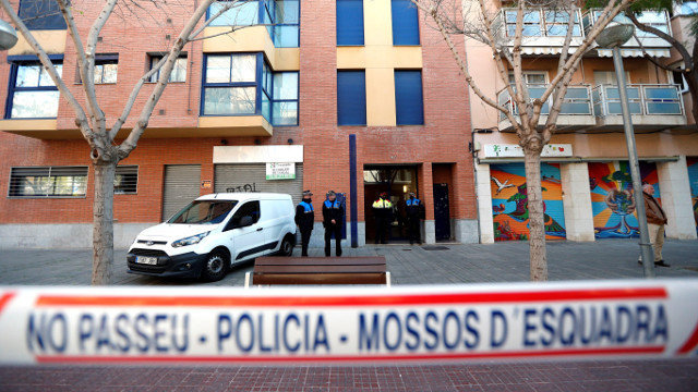 Vivenda onde un home matou a súa parella e a súa filla en Esplugues. EFE