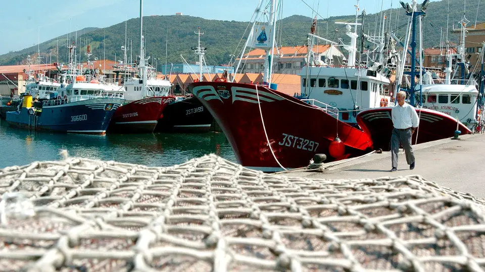 Varios pesqueros atracados en puerto. ARCHIVO