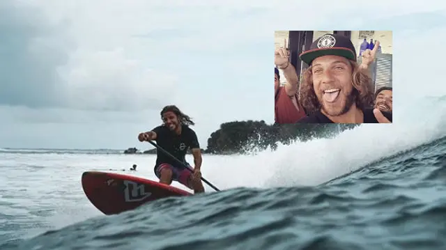 Diego Bello, practicando surf. EP