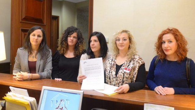 María Sevilla, segunda pola dereita, xunto a unhas simpatizantes.AEP,