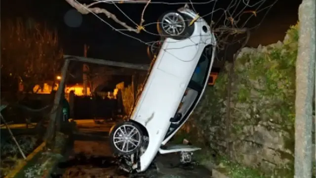 Aparatoso accidente en Valga. TVG