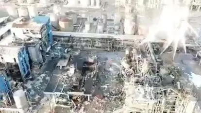 La planta petroquímica está prácticamente destruida. EP