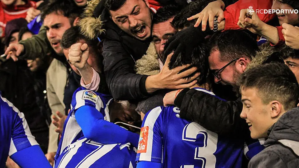 Os xogadores do Deportivo celebrando o segundo gol. RC DEPORTIVO