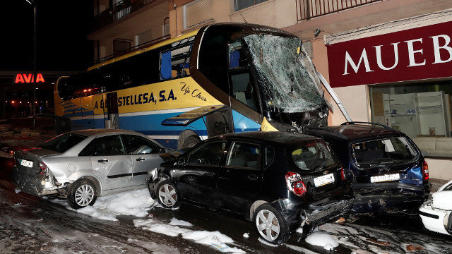 El autobús al que fallaron los frenos en Estella. EFE