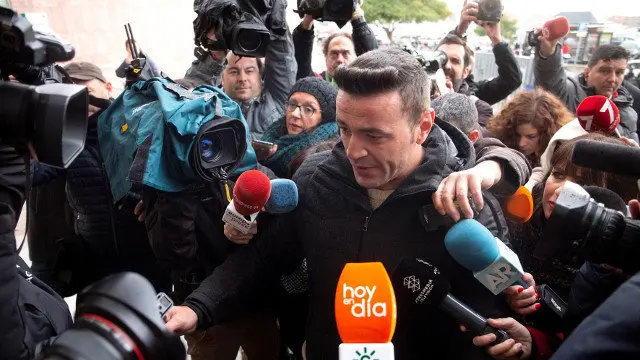 El dueño de la finca de Totalán, David Serrano, a su llegada al juzgado. EFE