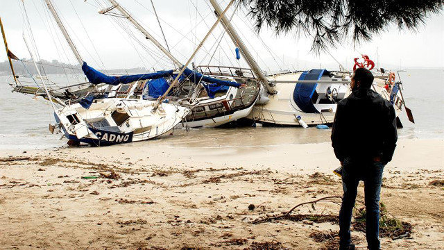 Embarcaciones dañadas por el temporal en Mallorca. ATIENZA