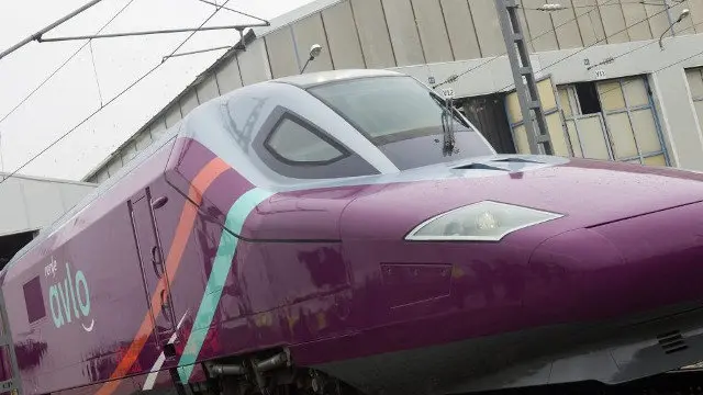 Tren d novo servizo Avlo. RENFE