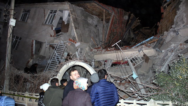 Un terremoto, en Elazig, al sur de Turquía provoca del derrumbe de varias casas. EFE