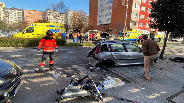 Varios de los vehículos implicados en el accidente múltiple en Vigo. SXENICK