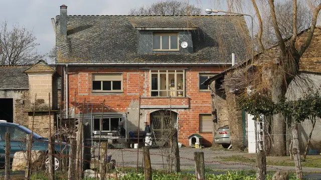 Exterior de la vivienda, conocida como Casa de Paredes. C.ARIAS