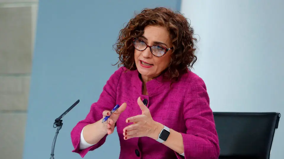 La ministra portavoz del Gobierno, María Jesús Montero, en la rueda de prensa tras el Consejo de Ministros. EMILIO NARANJO (EFE)