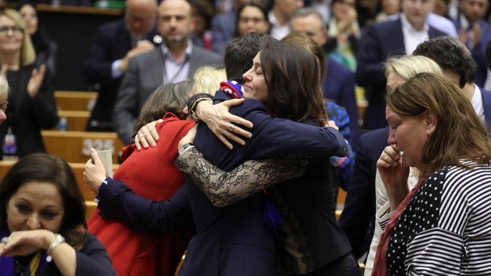 Lágrimas y abrazos en el Parlamento europeo. EFE