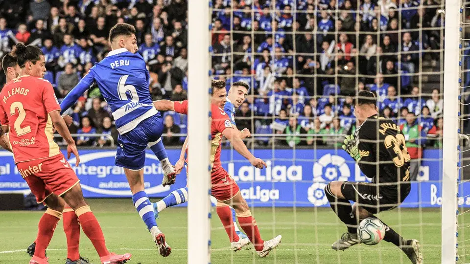Sabin Merino anota el gol con el que entra en la historia del deportivismo. RC DEPORTIVO