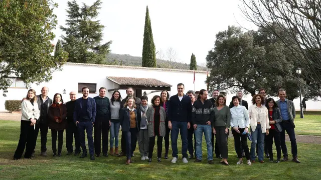 Pedro Sánchez y los ministros, este sábado en Quintos de Mora. MONCLOA