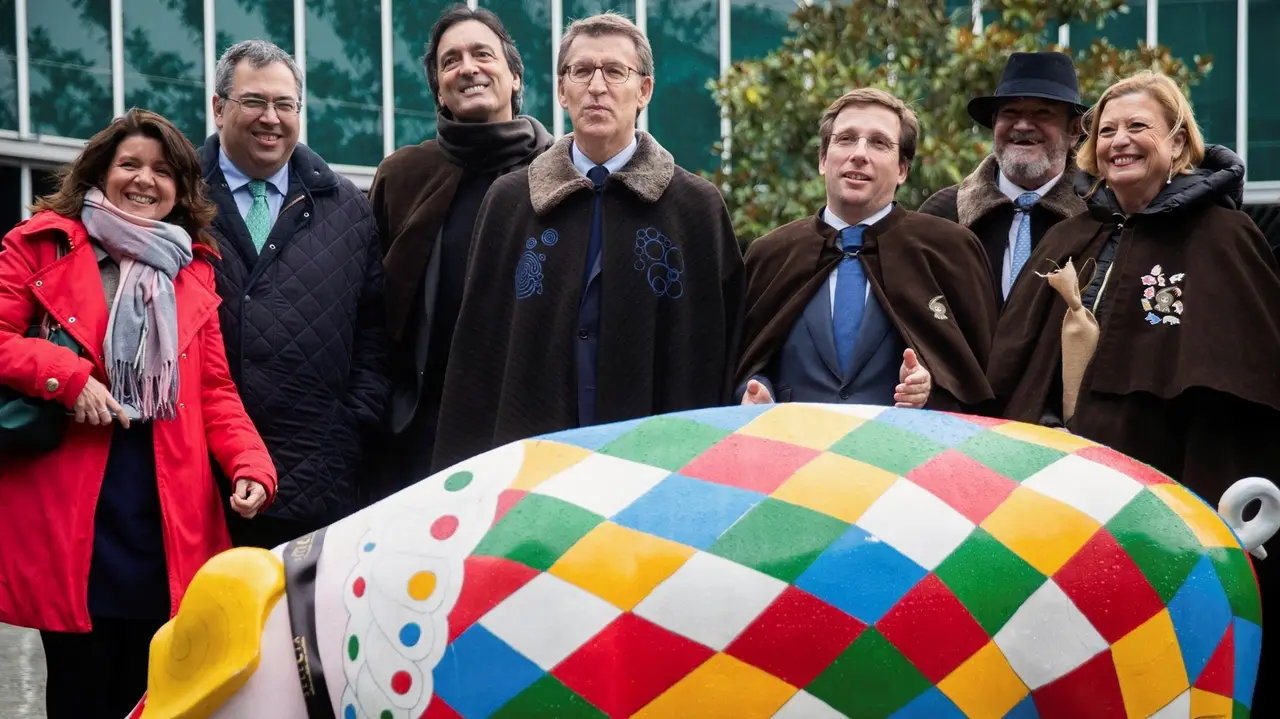 Feijóo y Almeida, en la Feira do Cocido. ÓSCAR CORRAL