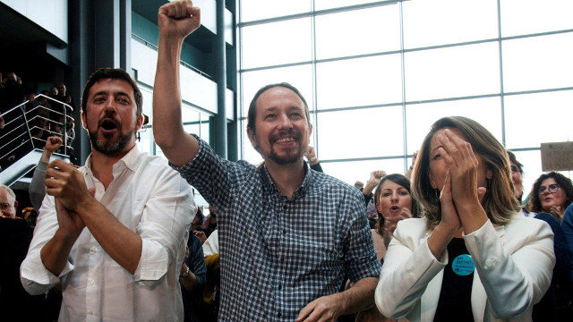 Gómez-Reino, Pablo Iglesias y Yolanda Díaz, en un acto de una campaña anterior. ARCHIVO