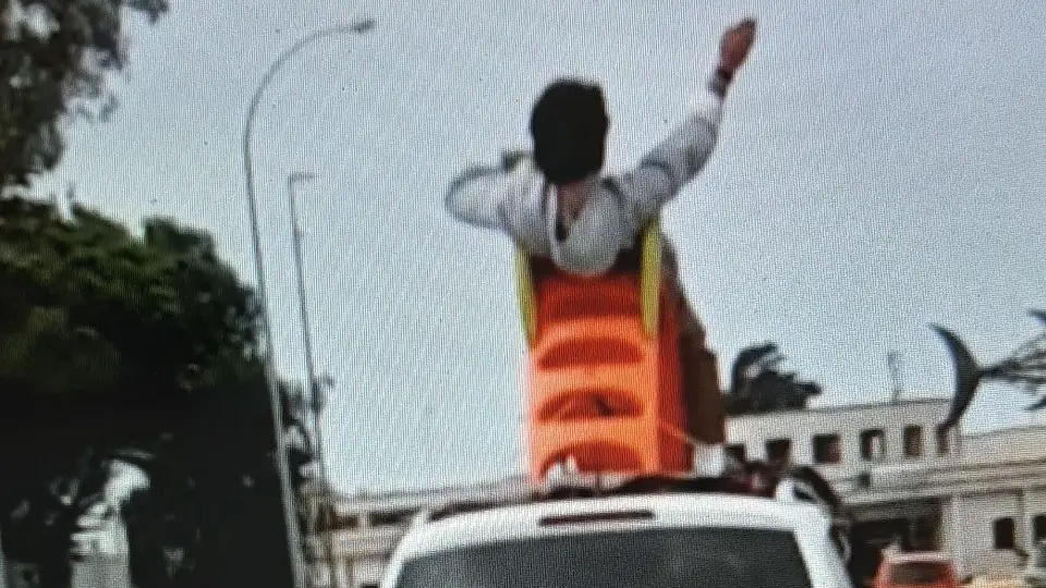 El joven en el tobogán. GUARDIA CIVIL