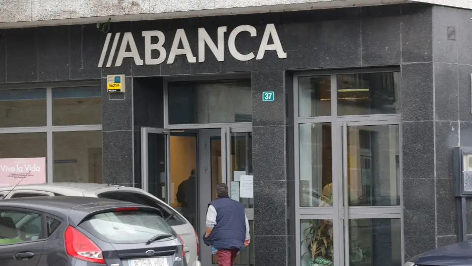 La sucursal que sufrió el atraco en Campo Lameiro. GONZALO GARCÍA