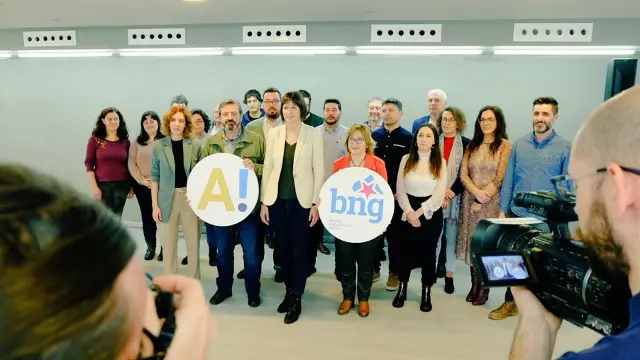 Pontón xunto a Bará, Prado e Fernández en Vigo. BNG