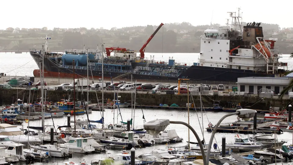 El Blue Star en el muelle de Curuxeiras de Ferrol. KIKO DELGADO