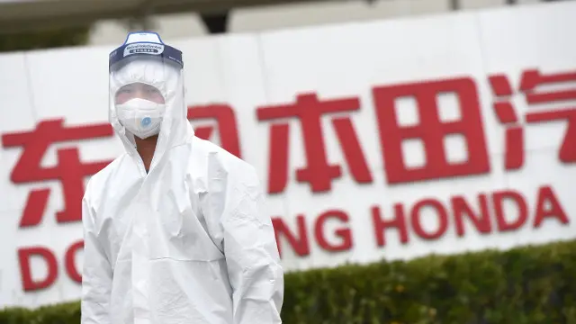 Trabajadores de la automoción de Wuhan vuelven a la actividad. EFE