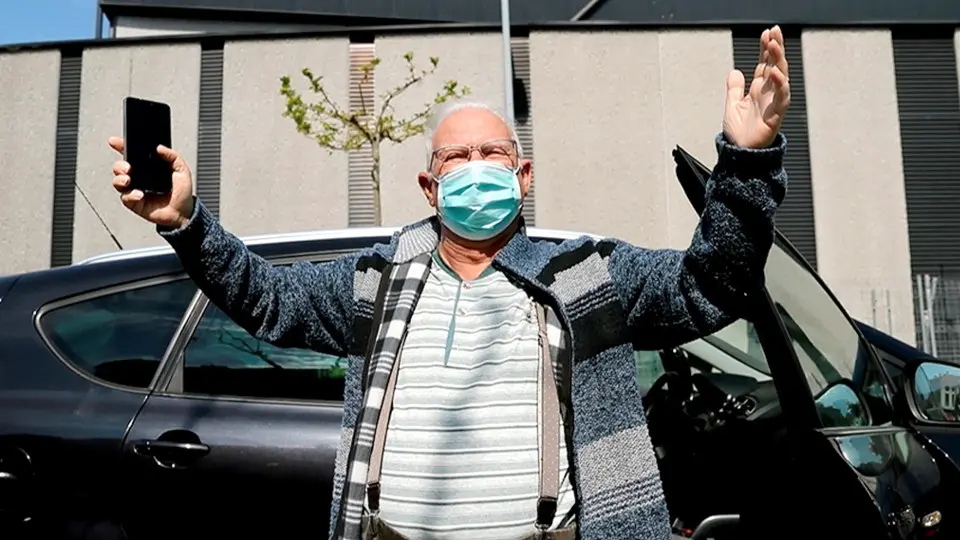 Paco, el septuagenario con múltiples patologías que ha sobrevivido al coronavirus. EFE