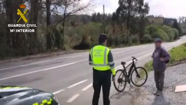 O octoxenario tras ser sorprendido circulando en bicicleta a 10 quilómetros da súa vivenda. GARDA CIVIL