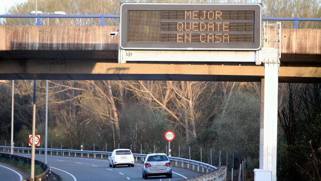Mensaje de un cartel luminoso en las vías gallegas. AIDA SOENGAS