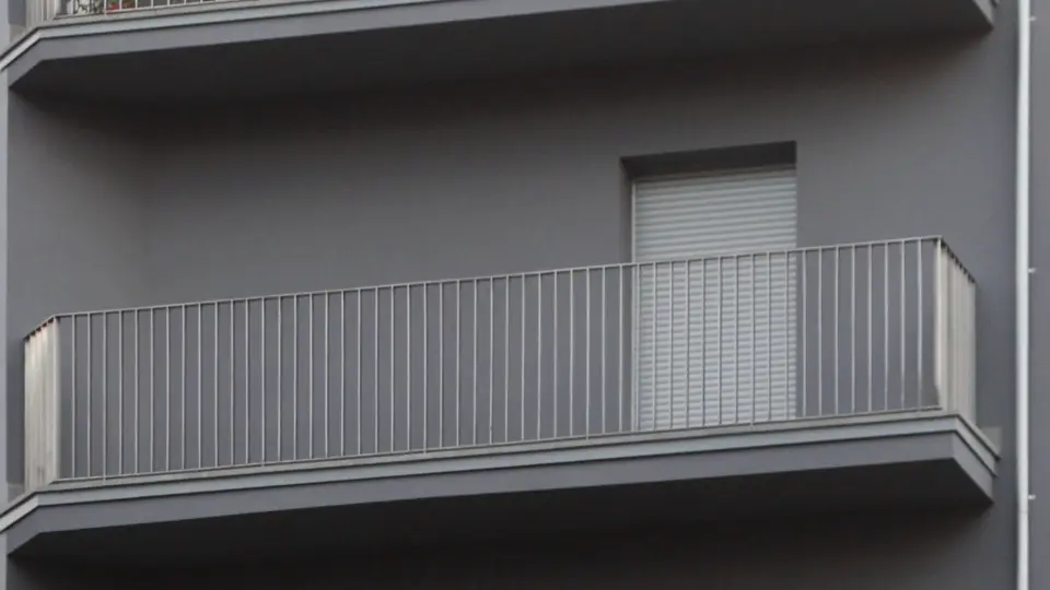 Un balc&oacute;n vac&iacute;o. RAFA FARI&Ntilde;A