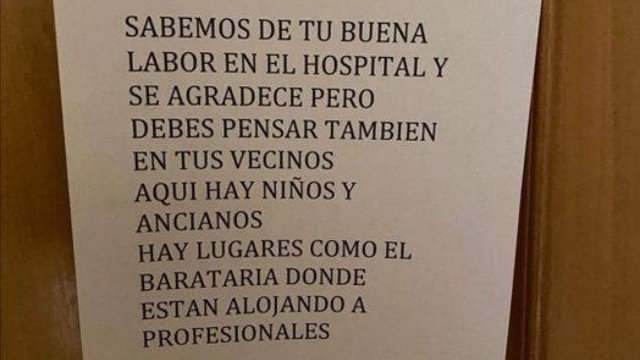 A nota que lle deixaron os veciños a un médico en Alcázar de San Juan. TWITTER