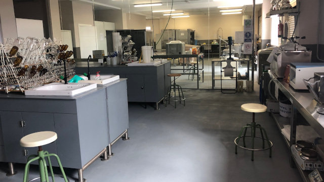 Instalacións do laboratorio de elaboración de produtos alimentarios no CIFP Politécnico de Lugo. EP
