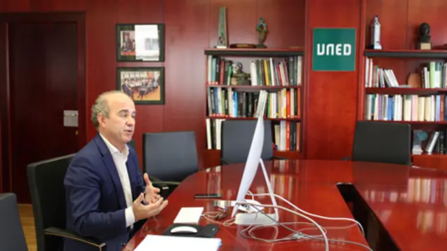 Ricardo Mairal, en la presentación de la herramienta. UNED