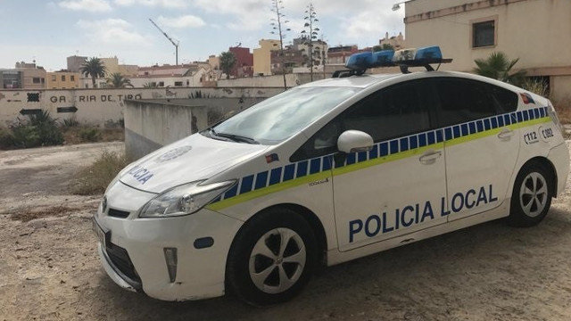 Un coche de la Policía Local de Melilla. EP