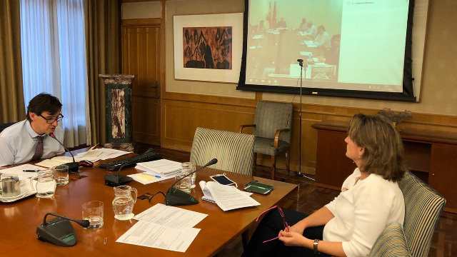El ministro de Sanidad y la vicepresidenta Teresa Ribera mantienen una videoconferencia con el consejero de Sanidad de Madrid. EP