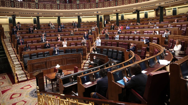 Aplausos durante o pleno celebrado no Congreso dos Deputados onde trataron o Real Decreto do Ingreso Mínimo Vital. EUROPA PRESS