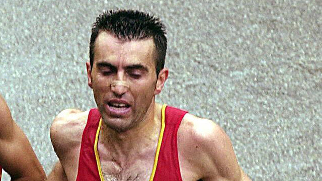 Alejandro Gómez durante un maratón en 2002. ARCHIVO