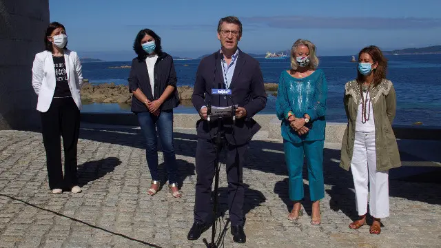 Feijóo presenta as mulleres que van encabezar as listas polas catro provincias: Angeles Vazquez, Elena Candia, Marisol Díaz e a número dous por Pontevedra, Corina Porro. EFE
