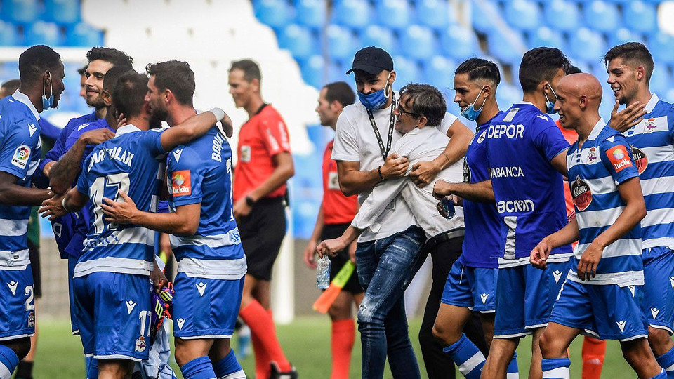 Los jugadores del Deportivo celebran la victoria ante la Ponferradina. RCD