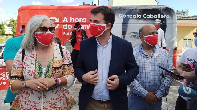 Caballero, con Morandeira y Quiroga, este martes en Guitiriz. EP