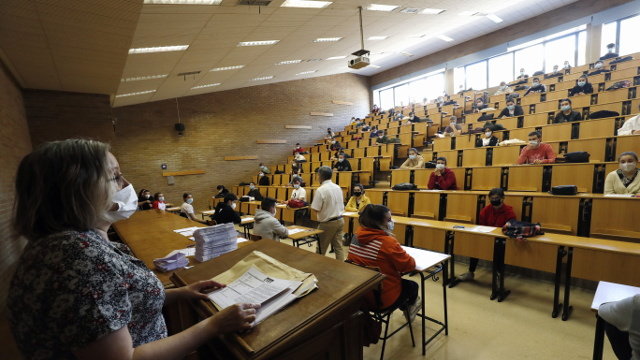 Alumnos nun dos exames da selectividade en Lugo. XESÚS PONTE